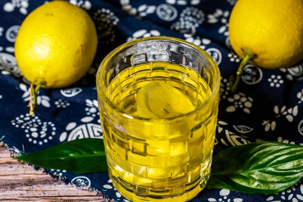 蜂蜜柠檬水的功效与作用、禁忌和食用方法