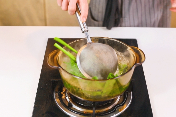荠菜包饺子要焯水吗
