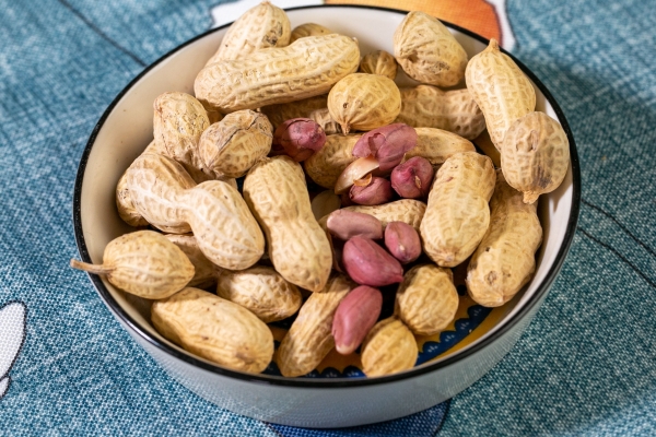 生花生米的功效与作用、禁忌和食用方法