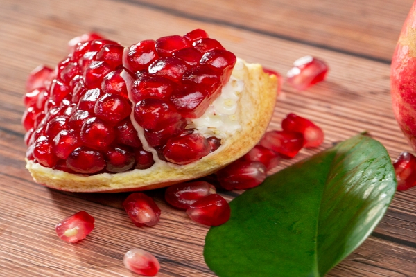 女性吃石榴对子宫好处有哪些